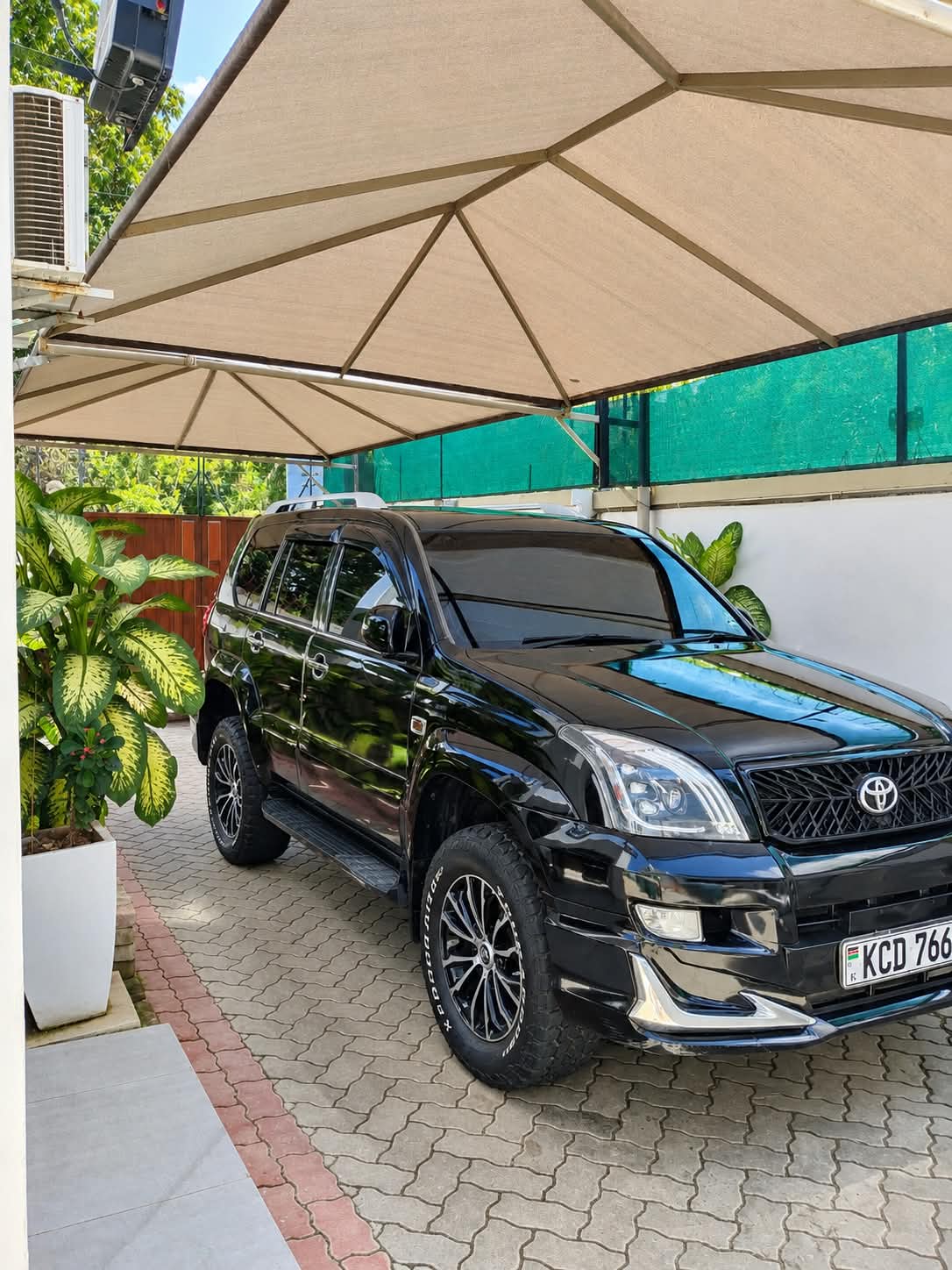 Toyota Land Cruiser Prado TX, black, at @Dawn's Ville